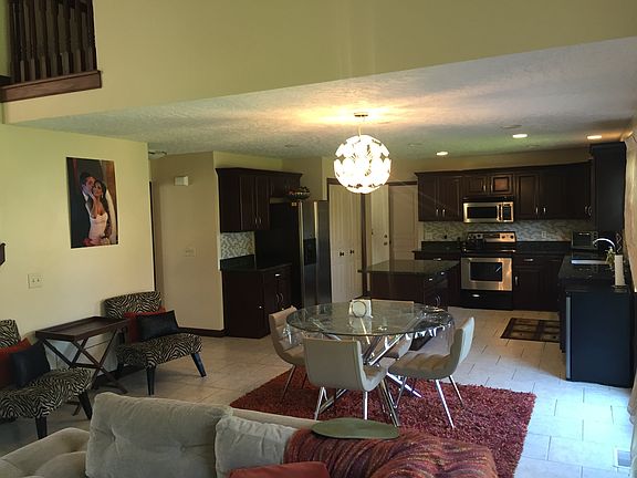 5th image of 18600 Comstock Cir