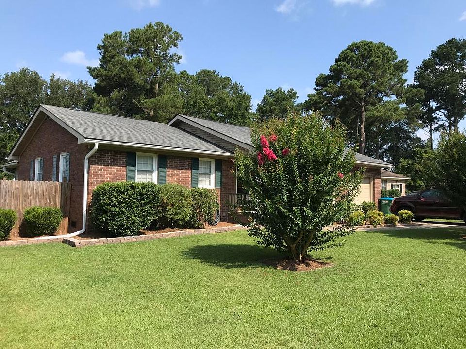 1st image of 107 Woodlawn Cir