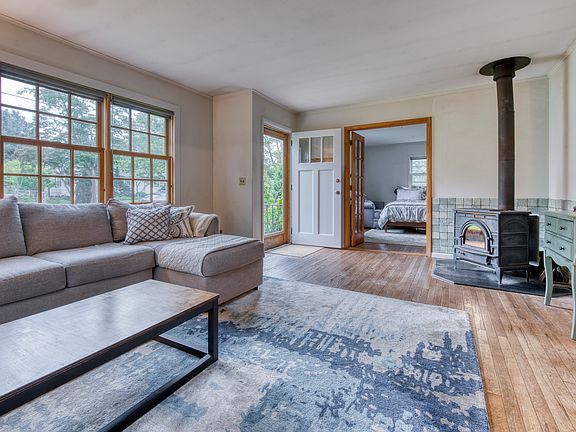 3rd image of 30 Meadowlark Ln
