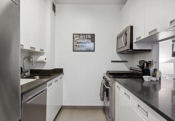 5th image of 99 John St APT 307