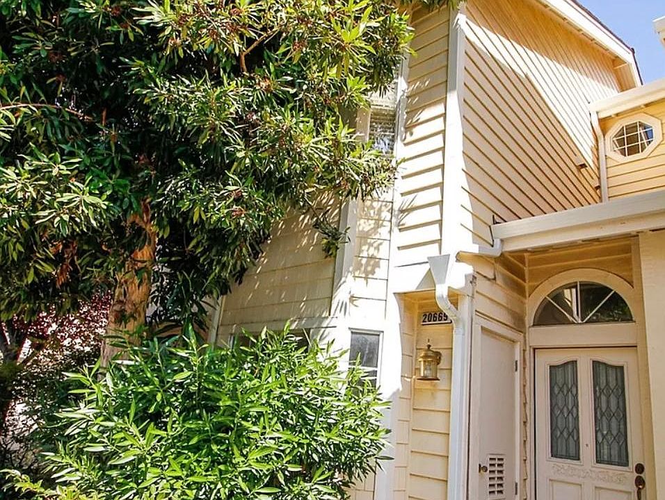 1st image of 20669 Gardenside Cir