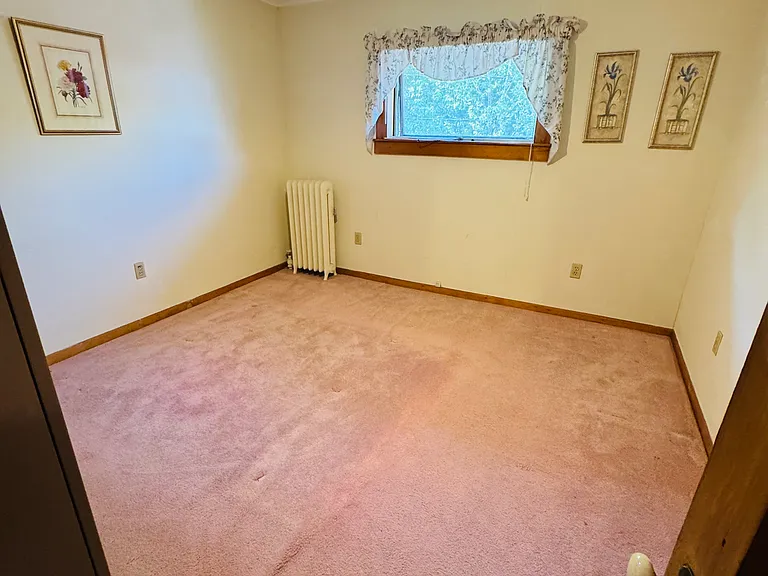 8 Loomis Park Rd — Photo 2