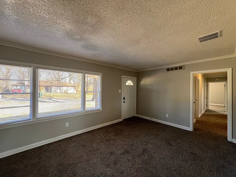 1473 Paullus Ave — Photo 3