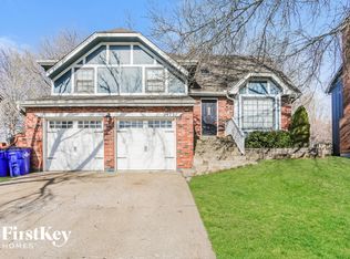 14731 S Summertree Ln, Olathe, KS 66062