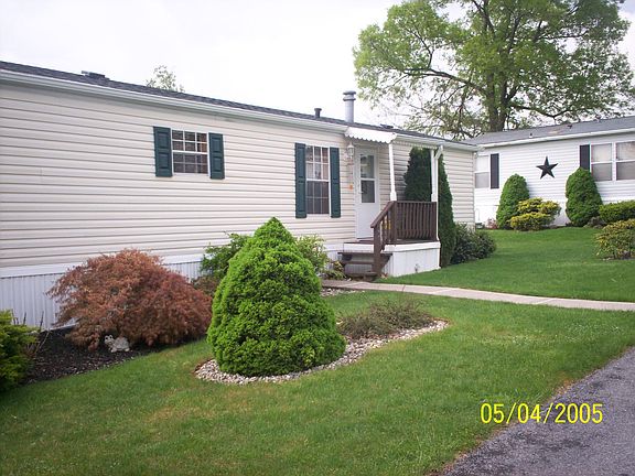 Front View / Shrubbery