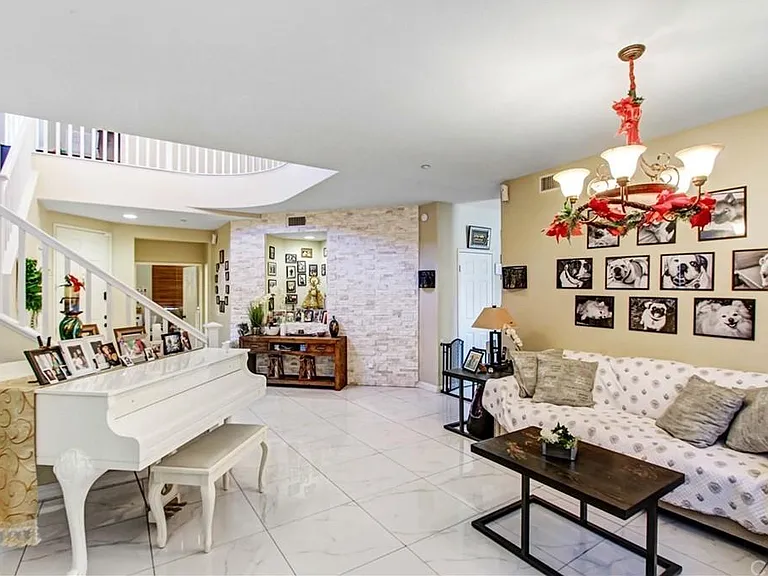 4774 Creekway Ln — Photo 10