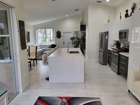 5th image of 863 Savannah Falls Dr