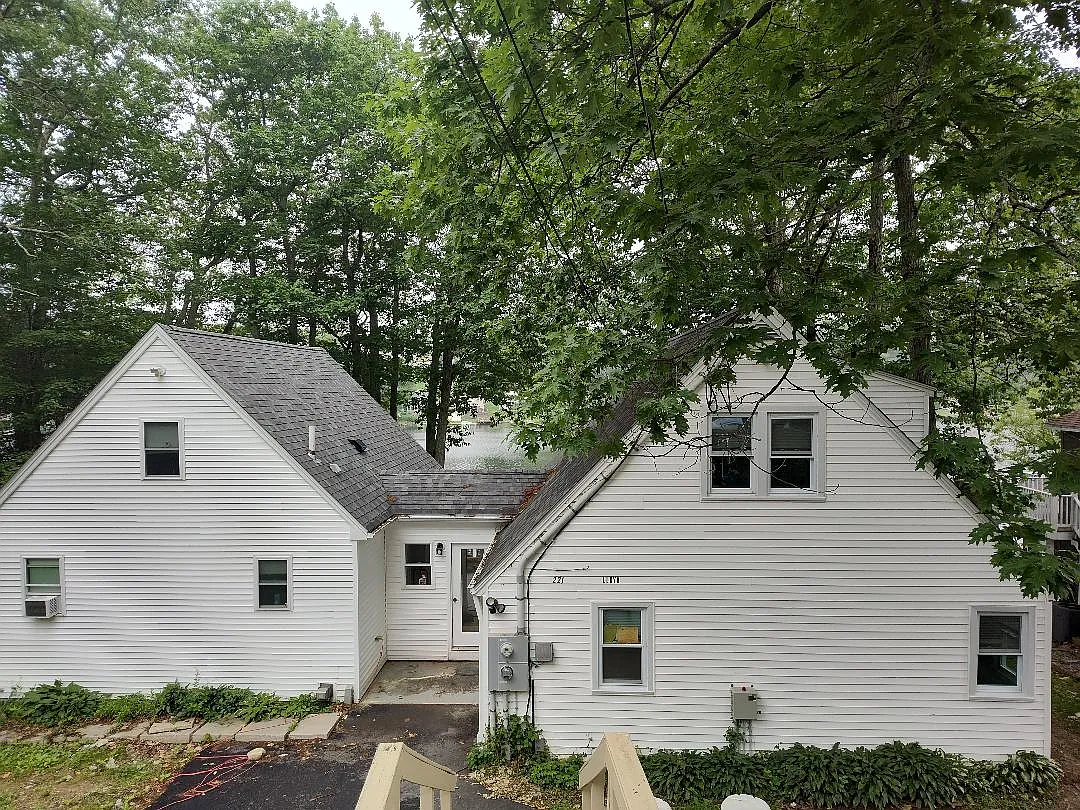 221 Sunset Dr — Photo 2