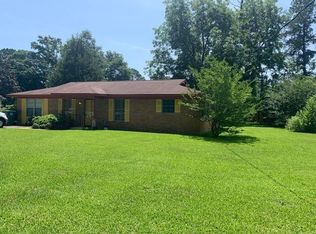 27 Cheneyhatchee Dr, Eufaula, AL 36027