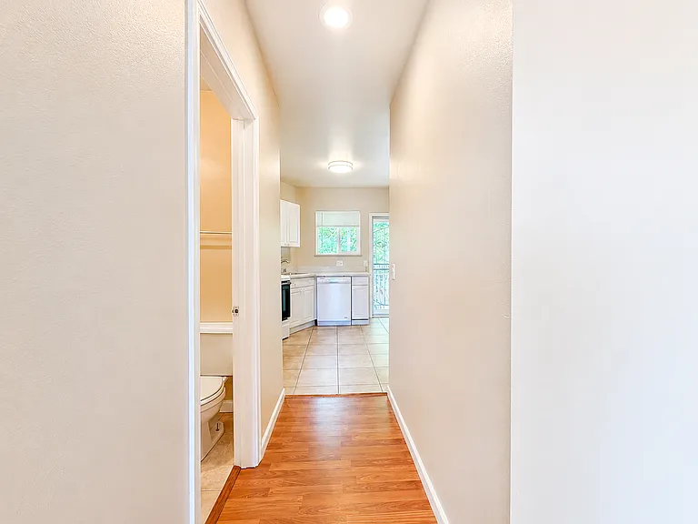 Davis Place Apartments — Photo 16