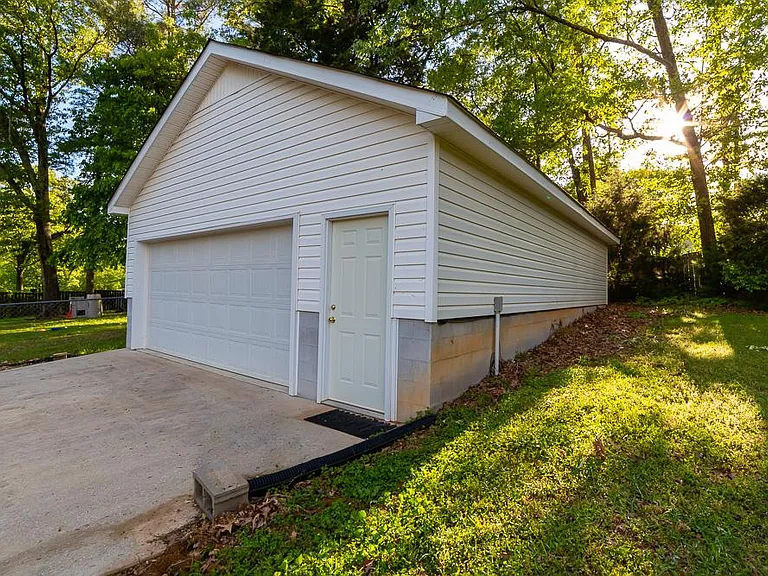Detached Garage
