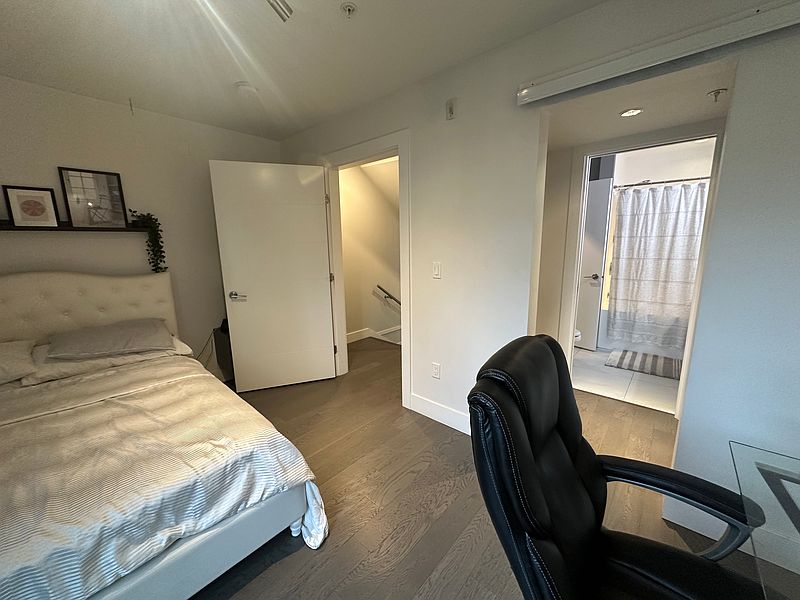 North Vancouver Townhouse for rent - 3 Bedrooms — photo 13