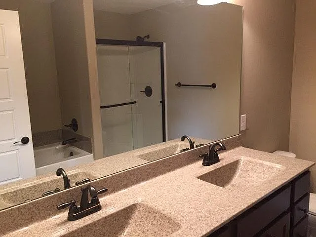 514 Sceptre Dr — Photo 8