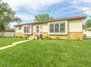 530 Wentworth St, Oconomowoc, WI 53066