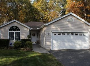 740 Maple Rd, Longmeadow, MA 01106