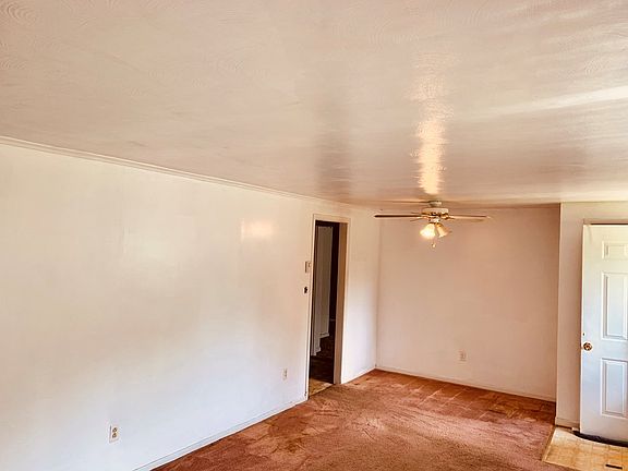 3rd image of 35 Hillsdale Ter