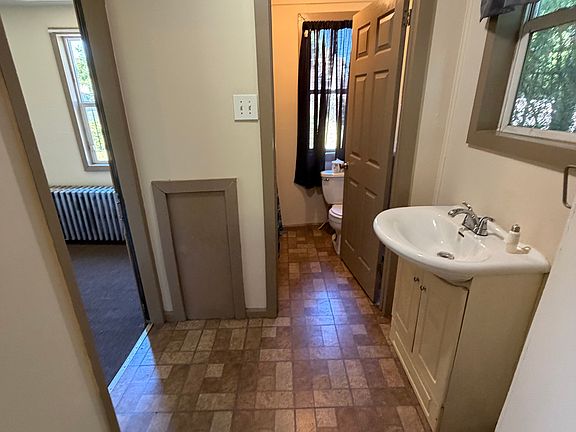 4th image of 453 South St Floor 1