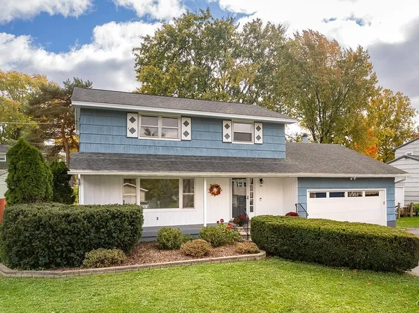 24 McIntosh St, Liverpool, NY 13090