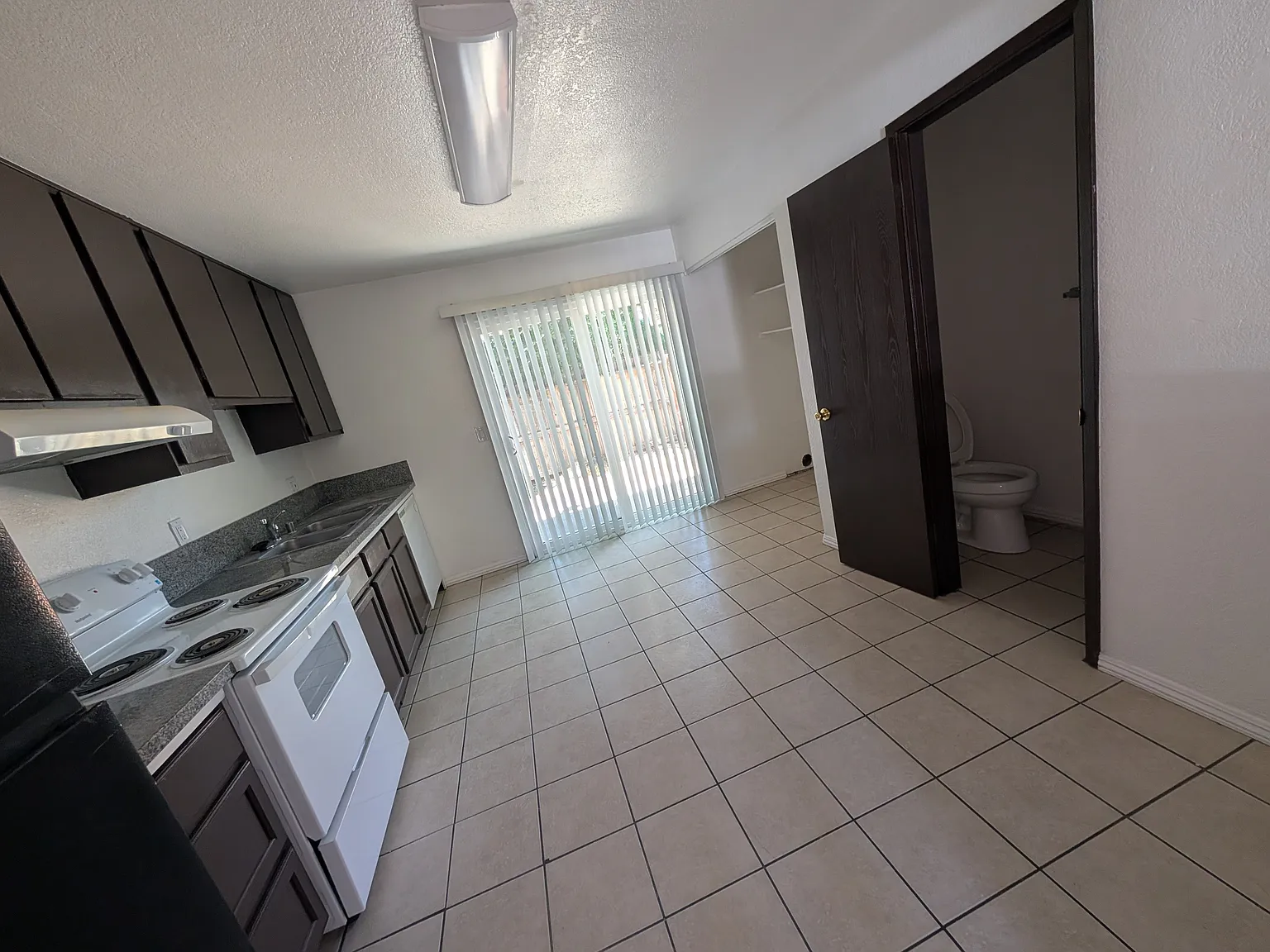 2 bed, 980 sqft, $1,650 — Photo 2