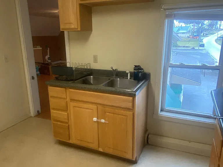 170 Woodstock Ave — Photo 3