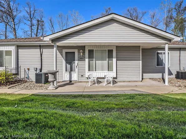9552 Parkwood Dr, Grand Blanc, MI 48439