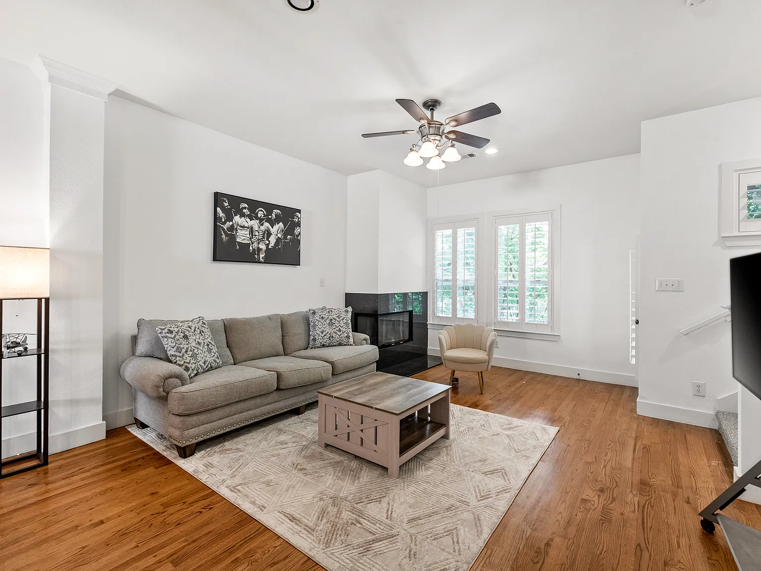 3 bed, 2.5 bath, 1561 sqft, $2,950 — Photo 2