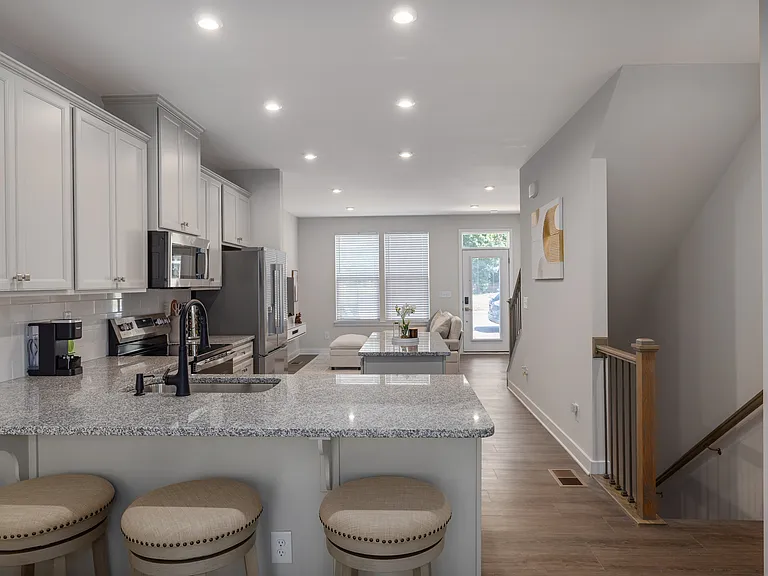 4820 Chastain Ave — Photo 10