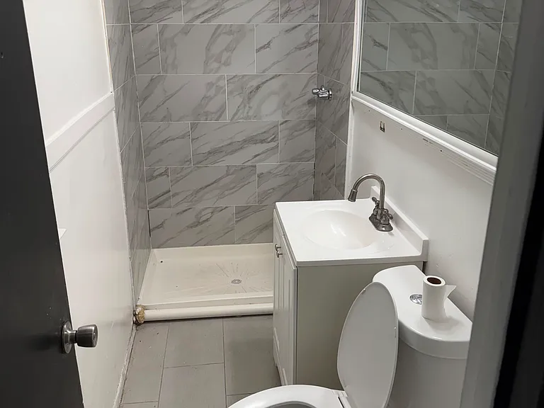 27 Woodlawn Ter — Photo 5