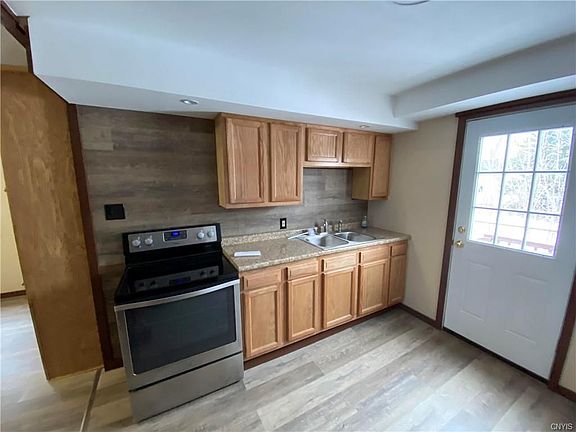 4th image of 522 Waite Ave