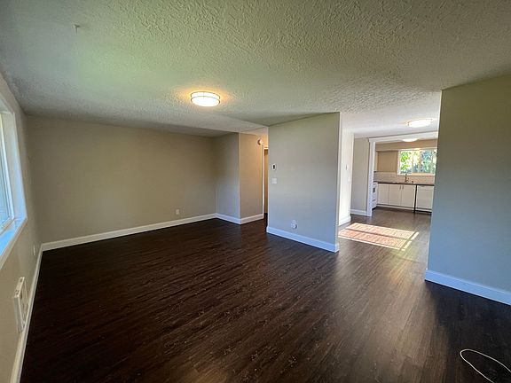 4th image of 1743-1745 SE Tenino St #1743