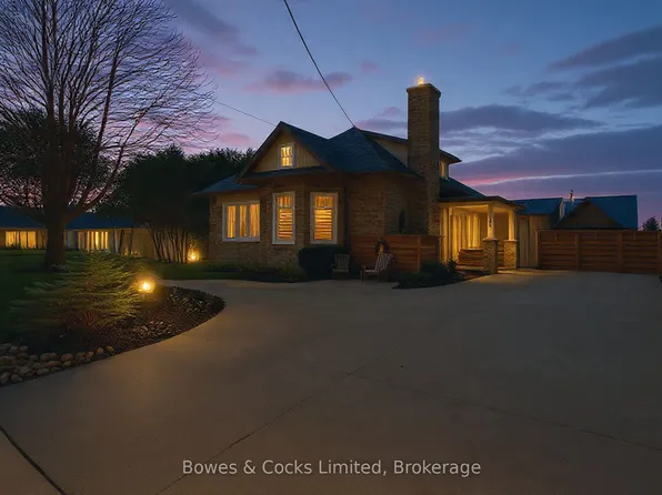 82 Queen St, Selwyn, ON K0L 2H0