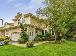 312 Baltustrol Cir, Roslyn, NY 11576