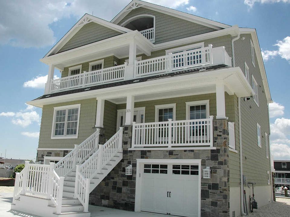 1st image of 305 Maria Dr