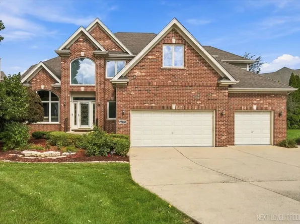 2775 Ginger Woods Dr, Aurora, IL 60502