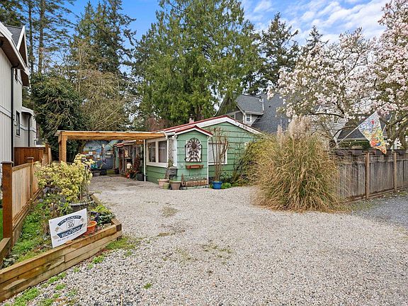 2nd image of 1543 Braid Rd