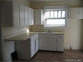 3rd image of 3011 Buxton Ave