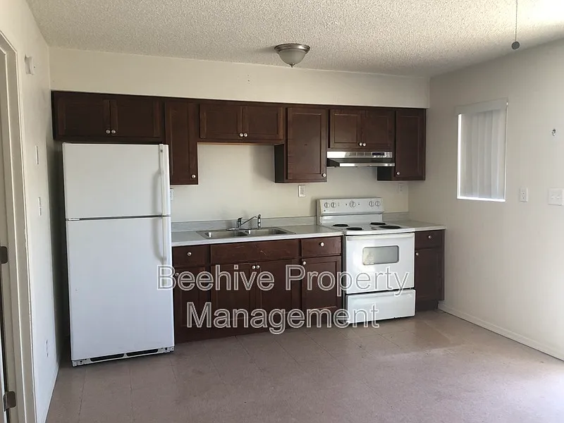 1 bed, 1.0 bath, 496 sqft, $799 — Photo 2