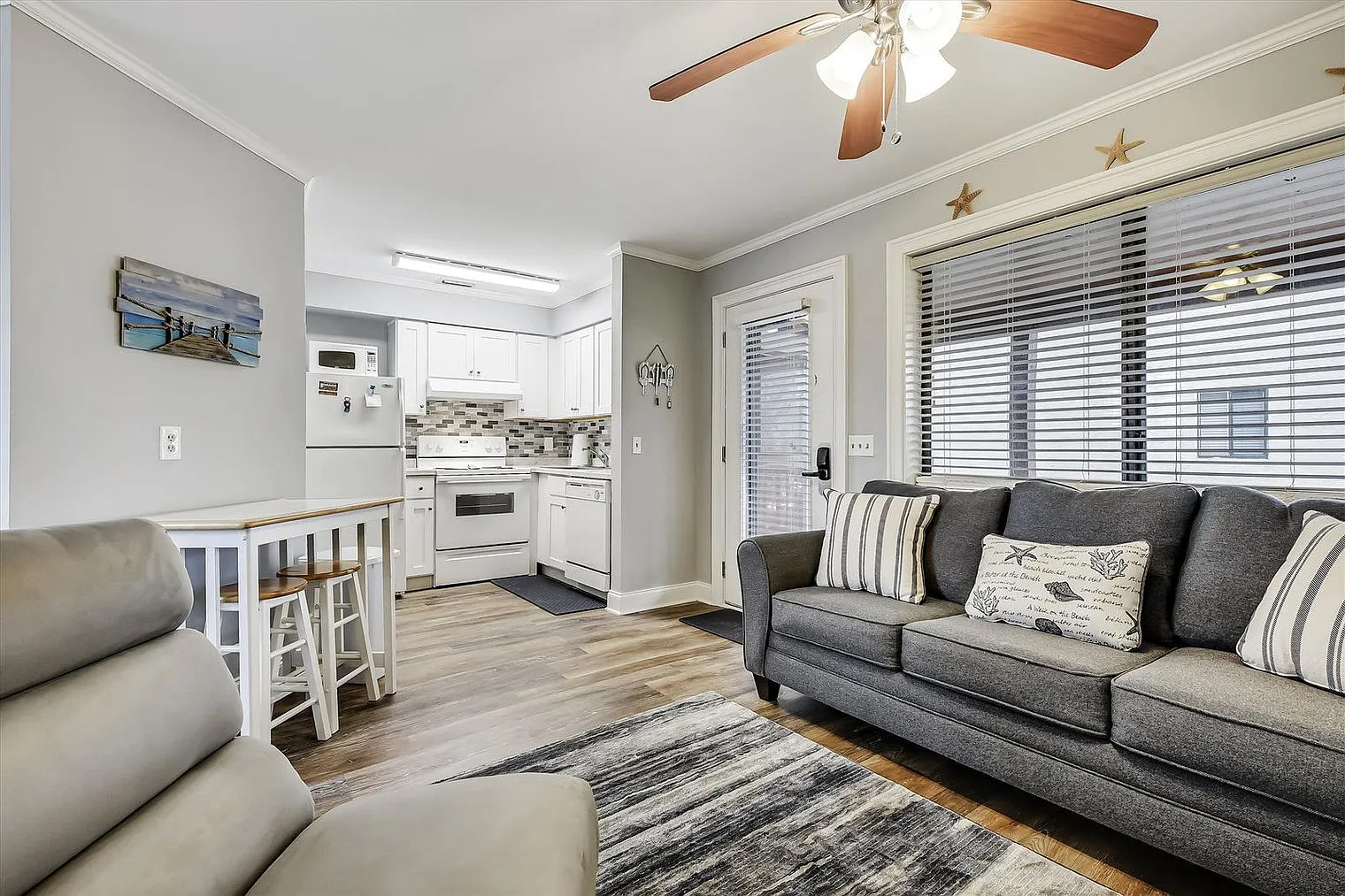 Studio, 1.0 bath, 398 sqft, $2,407 — Photo 2