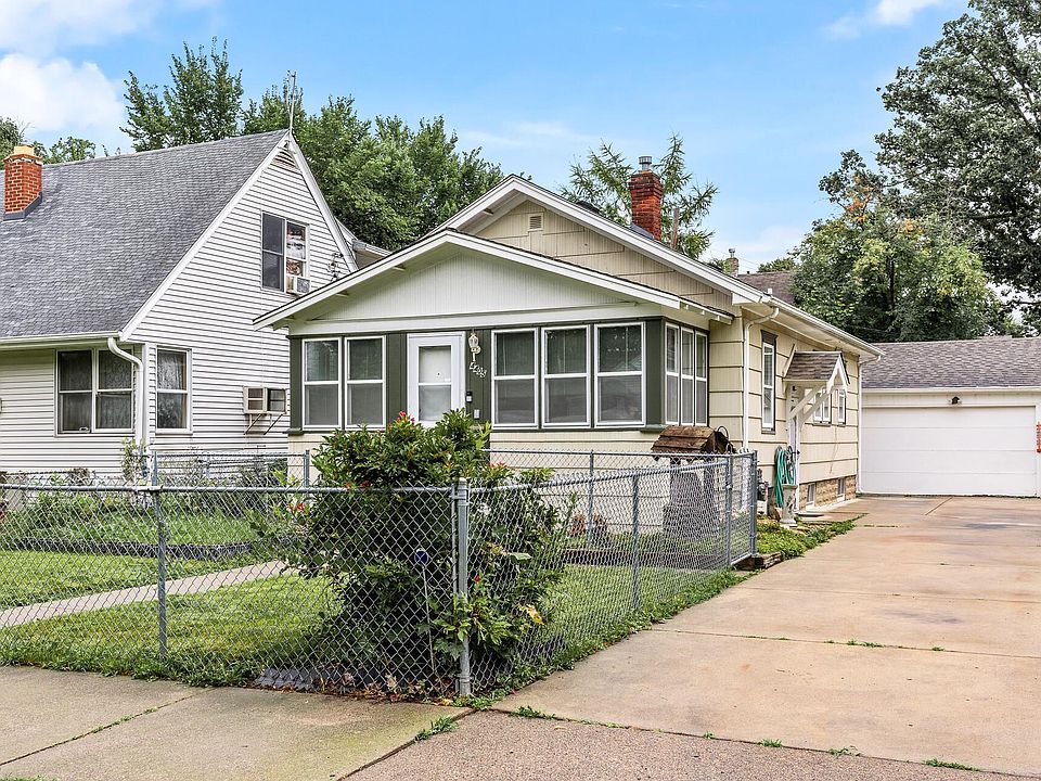 1st image of 4405 32nd Ave S