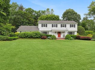 2 Shady Meadow Ln, Syosset, NY 11791