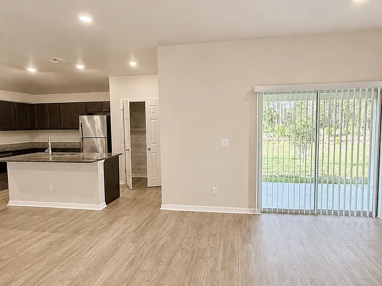 363 Greenbriar Blvd — Photo 4