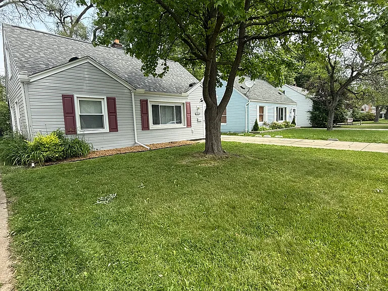 17393 Lincoln Ave — Photo 2