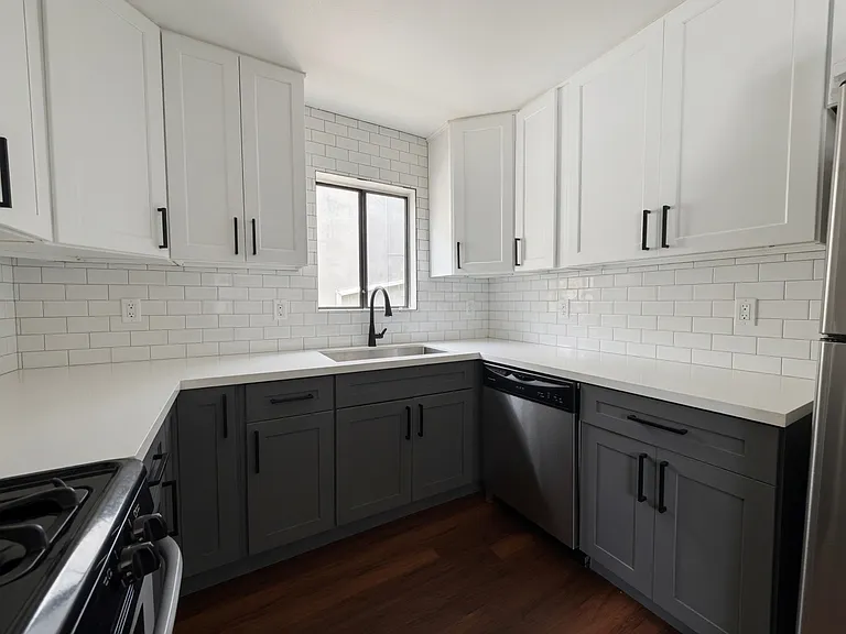 Moorpark Lofts — Photo 12