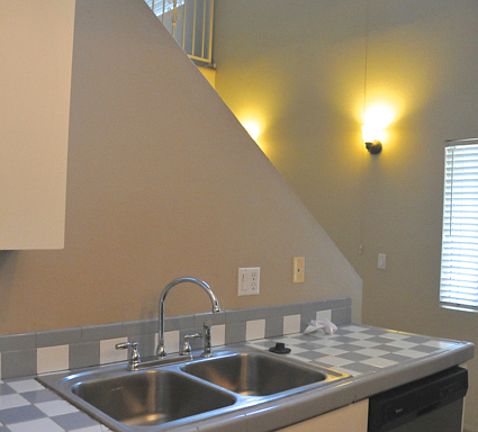 2nd image of 102 S Manhattan Pl APT 201