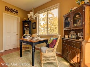1050 SW Harbor Vista Cir, Oak Harbor, WA 98277
