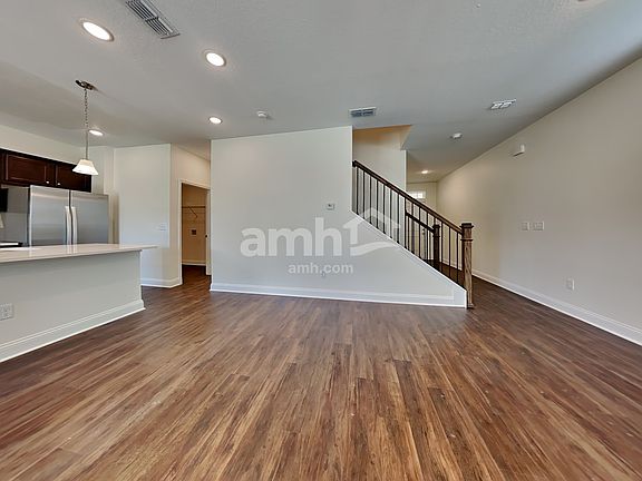 3rd image of 600 Onate Cir