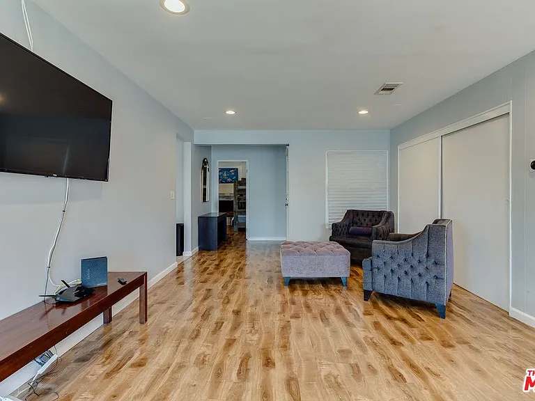 7858 Jamieson Ave — Photo 7