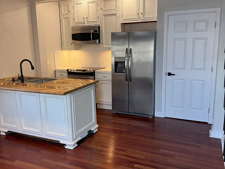 1 Tryon Ave — Photo 6