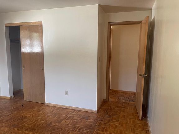 5th image of 5645 Saxon Dr
