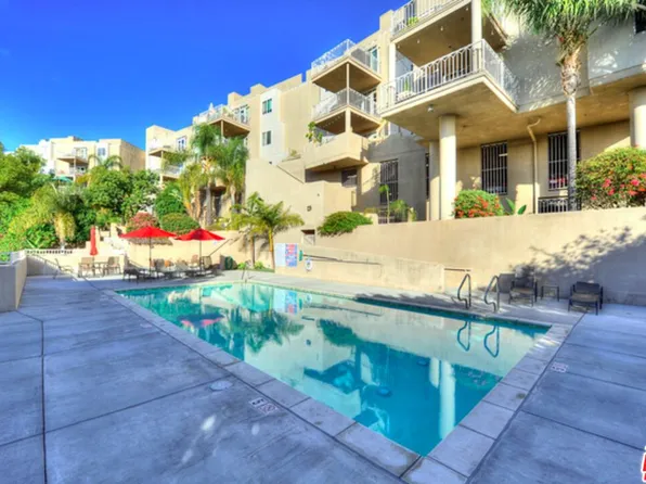 2222 N Beachwood Dr, Los Angeles, CA